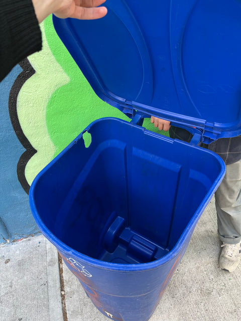 Rubbermaid Roughneck 50-Gallon Blue Wheeled Recycling Trash Can