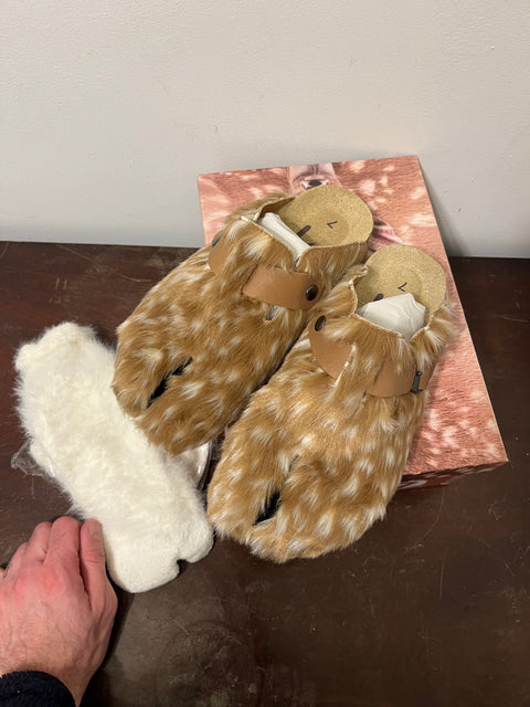 Brand New BAMBI TABIS Fawn Clogs With The Fawn Socks Too!, Size US 7 M or 9 W or EU 40