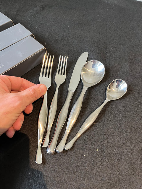 Super Fancy & Like New Eva Zeisel Flatware Set, 25 Pieces