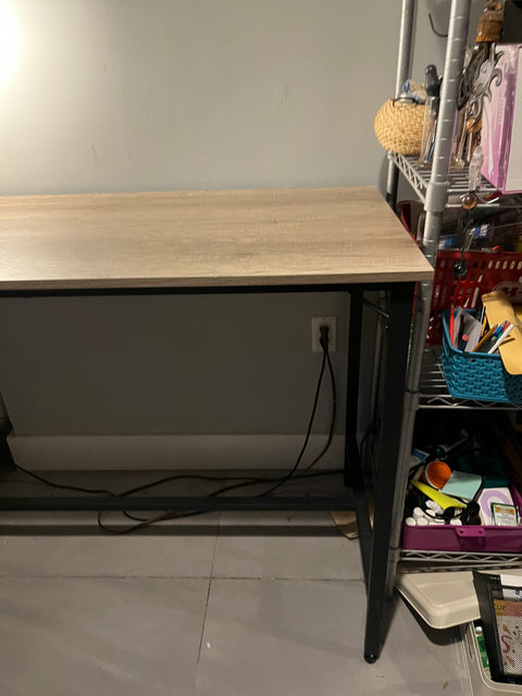 Modern Light Wood Standing Desk or Table, W47xD23xH36"