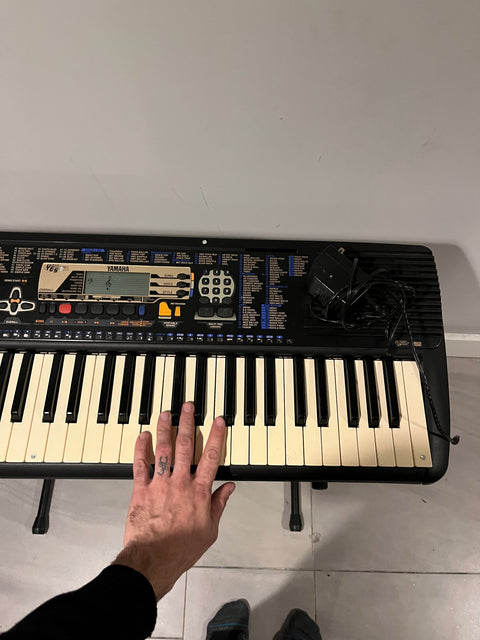 Yamaha PSR-195 Keyboard With Stand