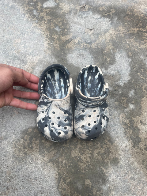 Crocs in Snow Camo, Sz C 8