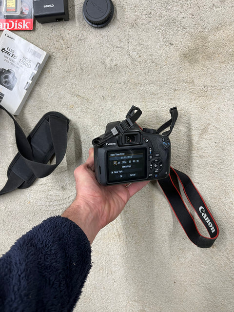 Canon EOS Rebel XS Digital SLR Camera Kit, Works!