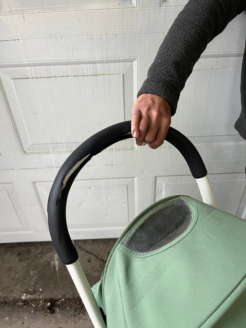 Babyzen YOYO Stroller, Needs New Grip For The Handlebar