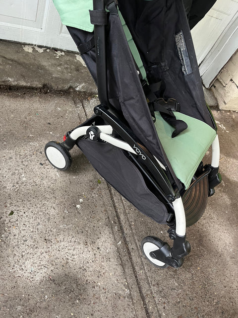 Babyzen YOYO Stroller, Needs New Grip For The Handlebar