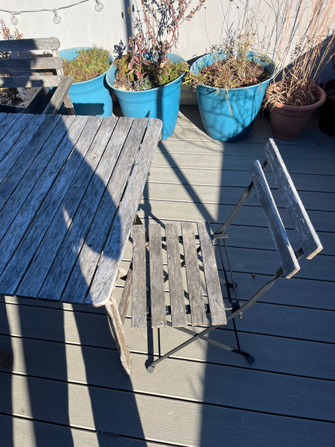 Rustic Outdoor Table Set & 4 Chairs (Needs A Bit Of Love)