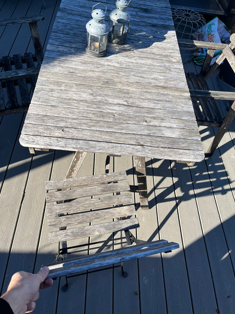 Rustic Outdoor Table Set & 4 Chairs (Needs A Bit Of Love)