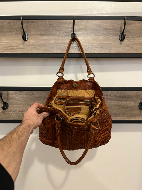 Pretty Landellotti Woven Leather Handbag