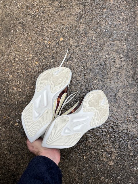 Like New Women's Zoom Gravity, Size US 9W or EU 40.5