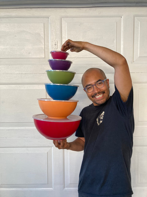Set Of Plastic Bowls With Lids
