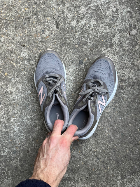 Like New New Balance Women's 520 V6 Running Shoes, Size US 9W or 40.5 EU