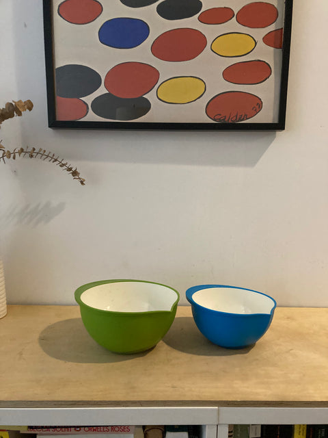 2 Plastic Mixing Bowls