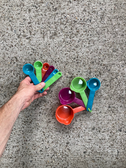 10 Measuring Cups & Spoons