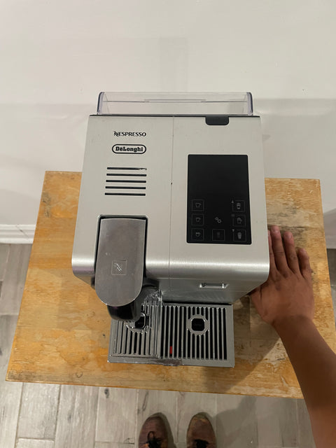 De'Longhi Nespresso EN750MB Lattissima Pro Espresso Machine With Milk Carafe