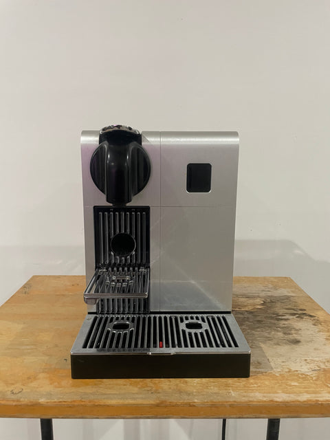 De'Longhi Nespresso EN750MB Lattissima Pro Espresso Machine With Milk Carafe