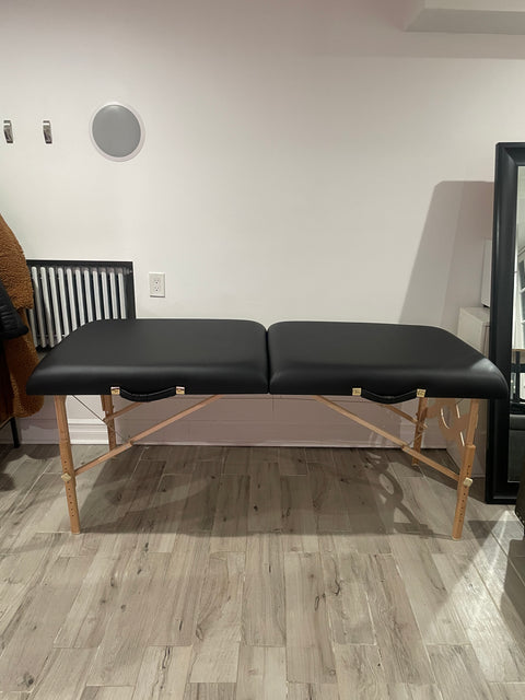 EarthLite Massage Table In Great Condition