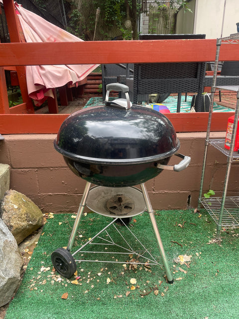 Weber Original Kettle 22" Black Kettle Charcoal Grill