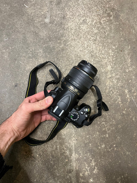 Nikon D3000 10.2MP Digital SLR Camera With 18-55mm Kit