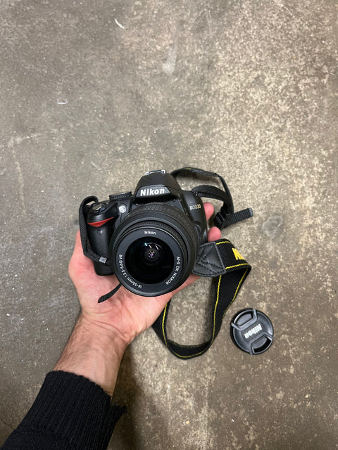 Nikon D3000 10.2MP Digital SLR Camera With 18-55mm Kit