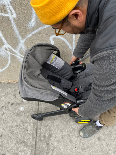 Doona Infant Car Seat & Stroller (Feb 25 Expiration Date)
