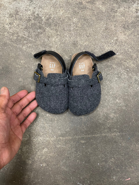 Gap Grey Fuzzy Kids Clogs, 5-6