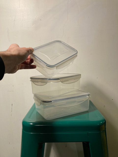 3 Tupperwares