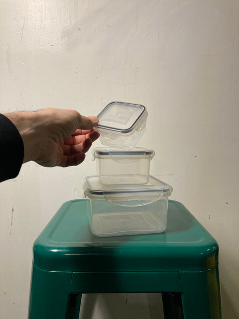 3 Tupperwares