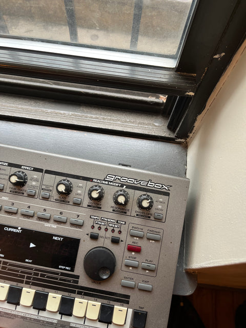 Roland MC-303 Groovebox, Works But Power Cable Not Included