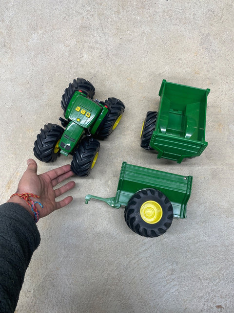 John Deere Toy Tractor Set
