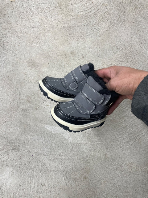 Kids Gray Winter Boots, US 4-5 or EU 18-19