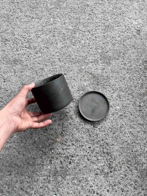 Kinto Modern Black Pot with Drainage