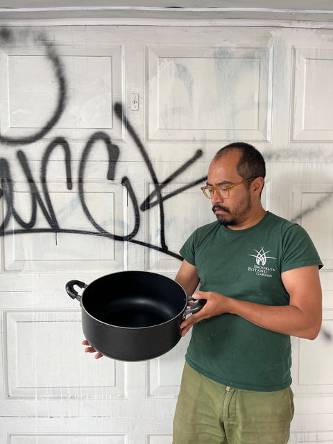 Kitchen Sense Big Black Cooking Pot (& Lid)