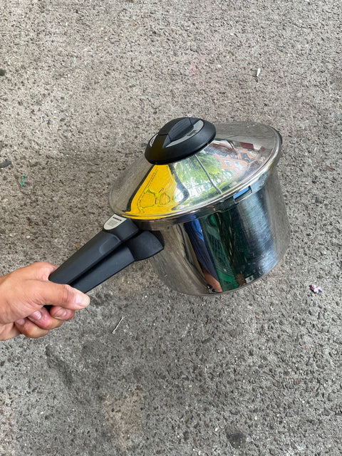 Kuhn Rikon Pressure Cooker