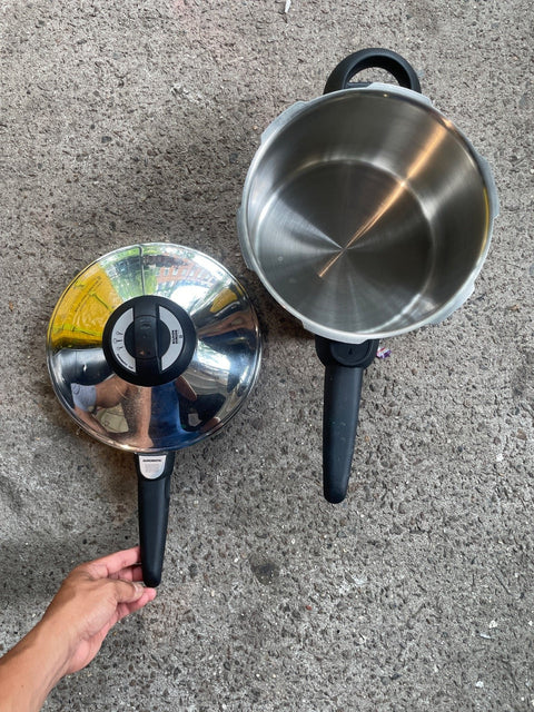 Kuhn Rikon Pressure Cooker