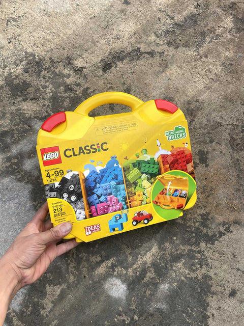 LEGO Classic Creative Suitcase