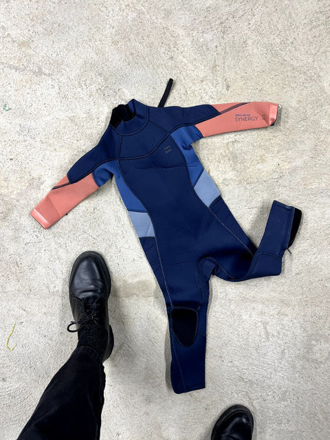Like New Billabong Synergy Wetsuit 3:2 Kids Wetsuit, Size 4