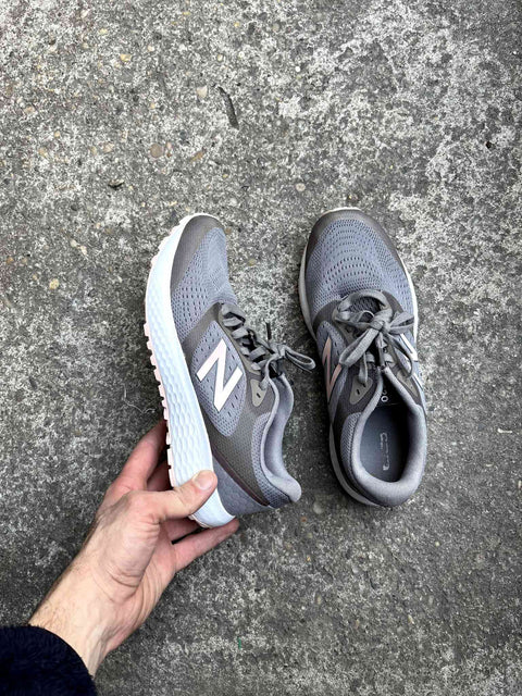Like New New Balance Women's 520 V6 Running Shoes, Size US 9W or 40.5 EU