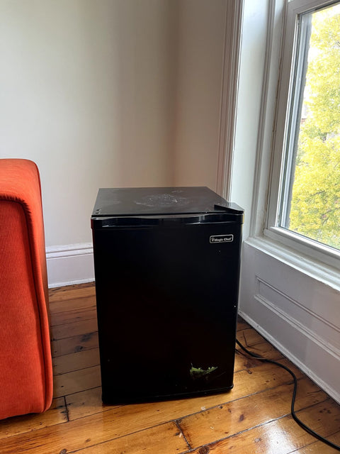 Magic Chef Mini Refrigerator, Model HMBR265BE1