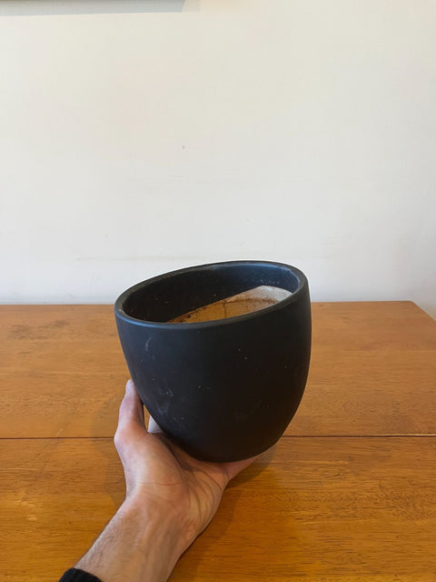 Matte Black Modern Flowerpot, 7"