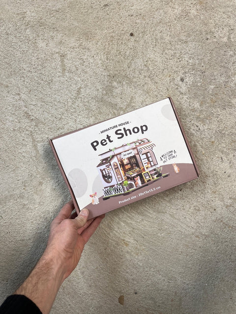 Miniature Pet Shop House