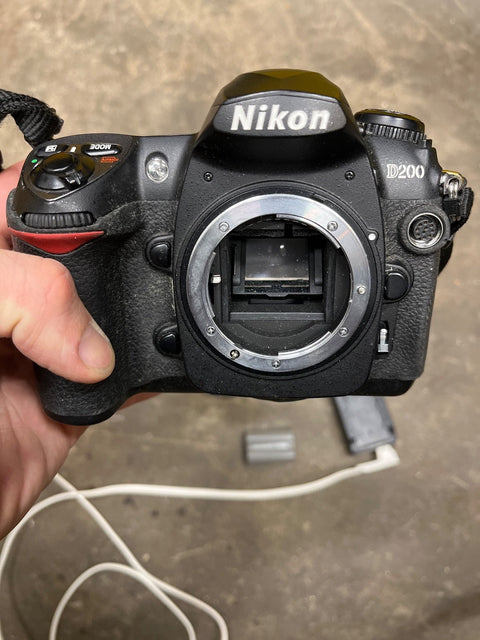 Nikon D200 Digital Camera, Turns On But Untested Otherwise
