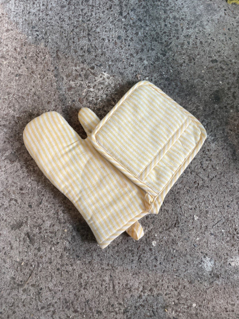 Oven Mitt And Pot Holder