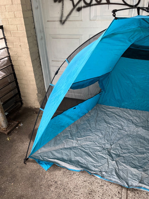 Pacific Breeze Deluxe Beach Tent