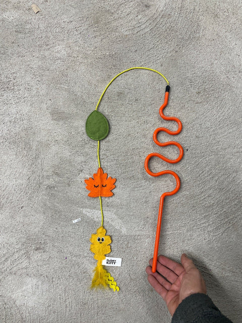 Quirky Kitty Leaf Cat Toy
