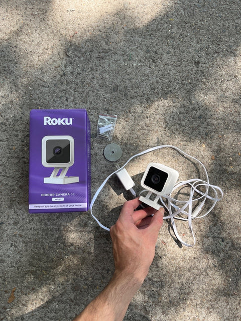 Roku Indoor Camera SE, Great Condition Turns On Untested Otherwise