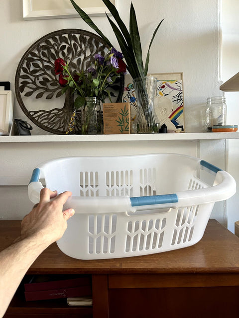Rubbermaid Hip-Hugger Laundry Basket