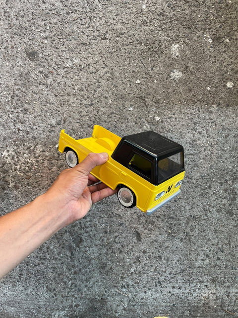 Sexy Toy Yellow Pickup Truck Built Like They Used-ta