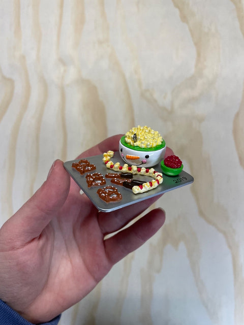 Snacky Ornament, Needs a Hook