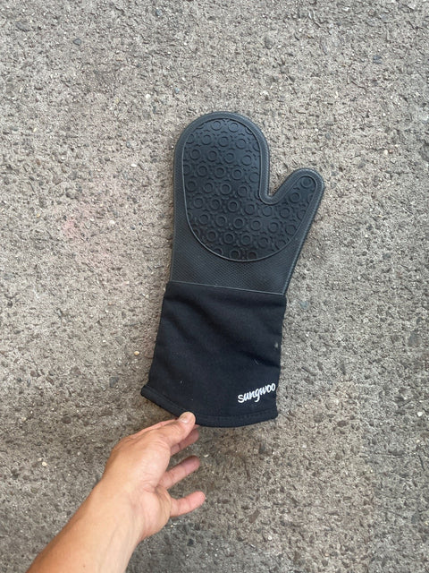 Sungwoo Oven Mitt