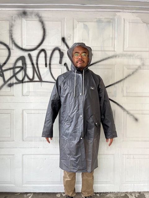 The Raincoat Everyone Needs These Days, Size L